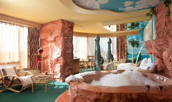 fantasyland_hotel_polynesian_luxury.jpg